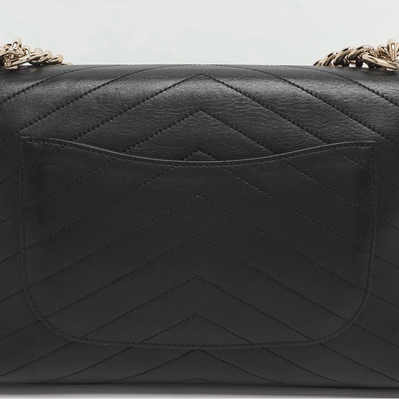 CHANEL Black Chevron Quilted Lambskin Shoulder Bag with Gold Chain pristine - Picture 4 of 10